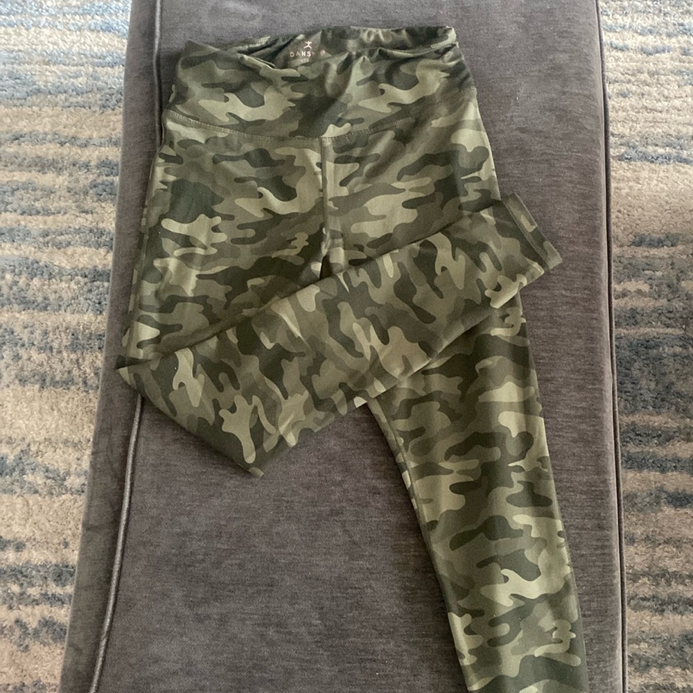 Danskin camo leggings large